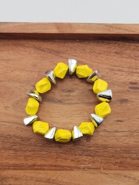 7 Inch Yellow Bead & Silver Accent Stretch Bracelet
